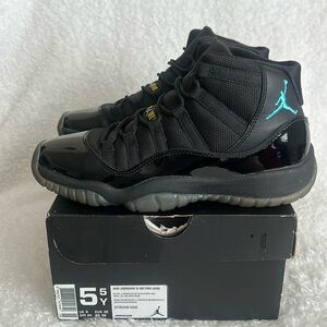Jordans blk/blue size 5.5Y